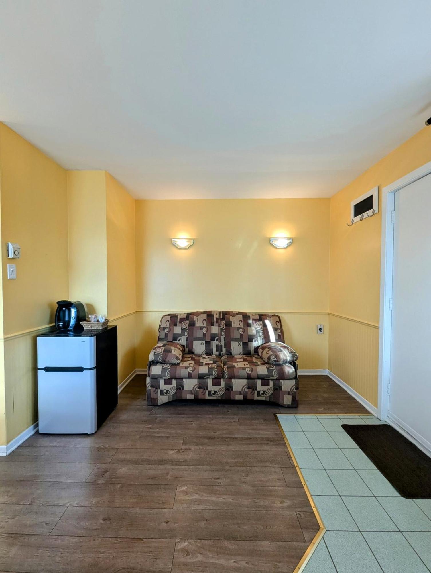Motel Des Pentes Et Suites Saint-Sauveur-des-Monts Eksteriør bilde