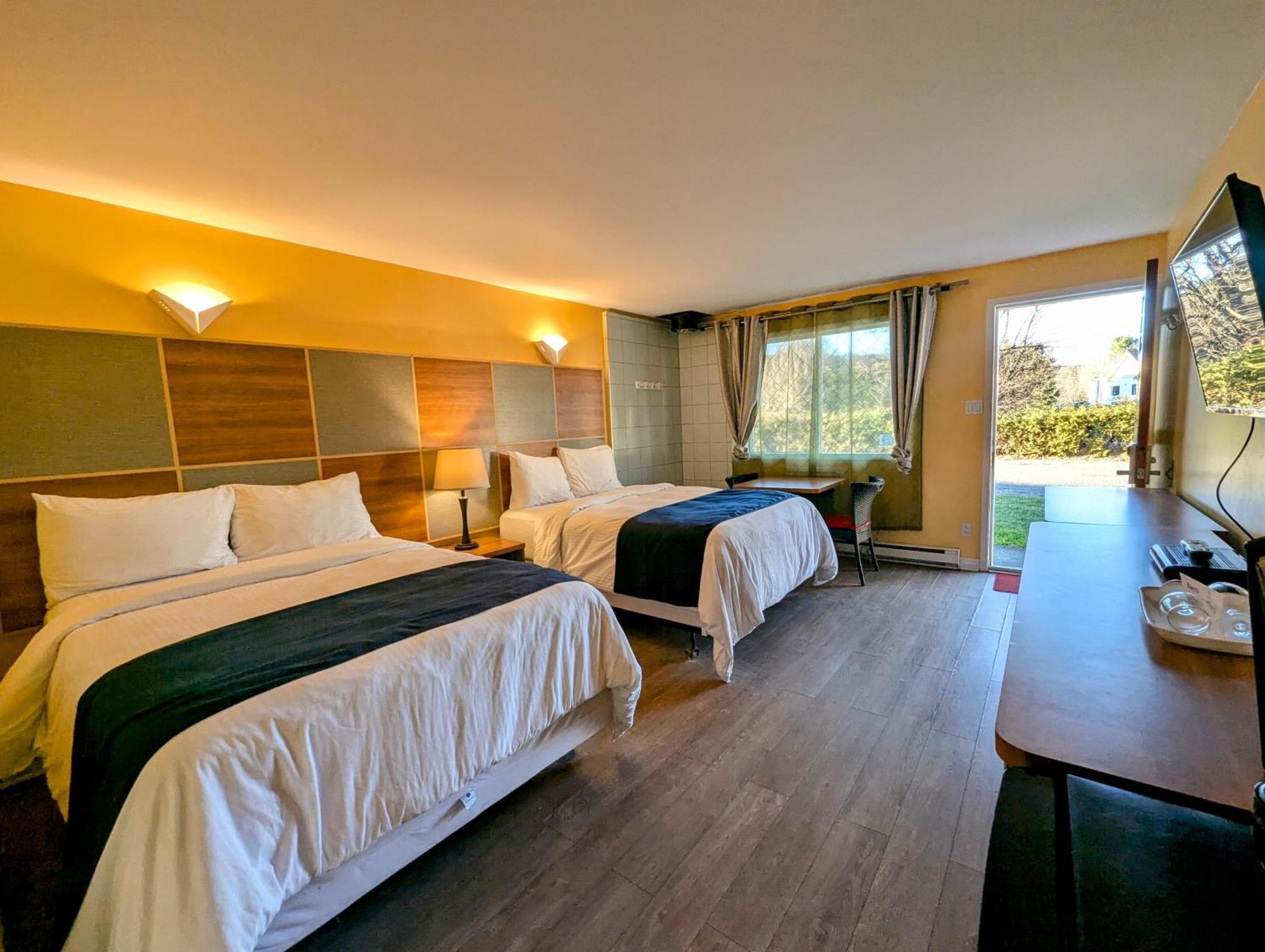 Motel Des Pentes Et Suites Saint-Sauveur-des-Monts Eksteriør bilde