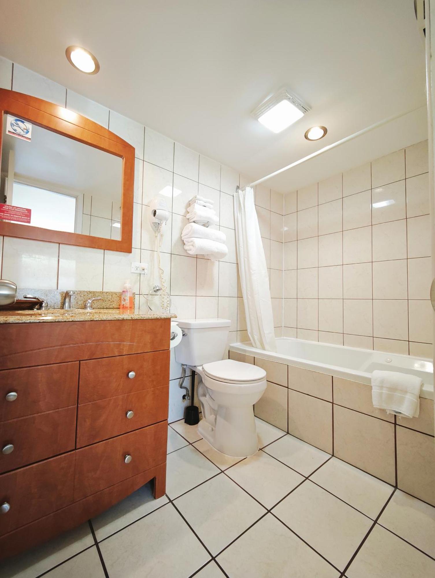 Motel Des Pentes Et Suites Saint-Sauveur-des-Monts Eksteriør bilde