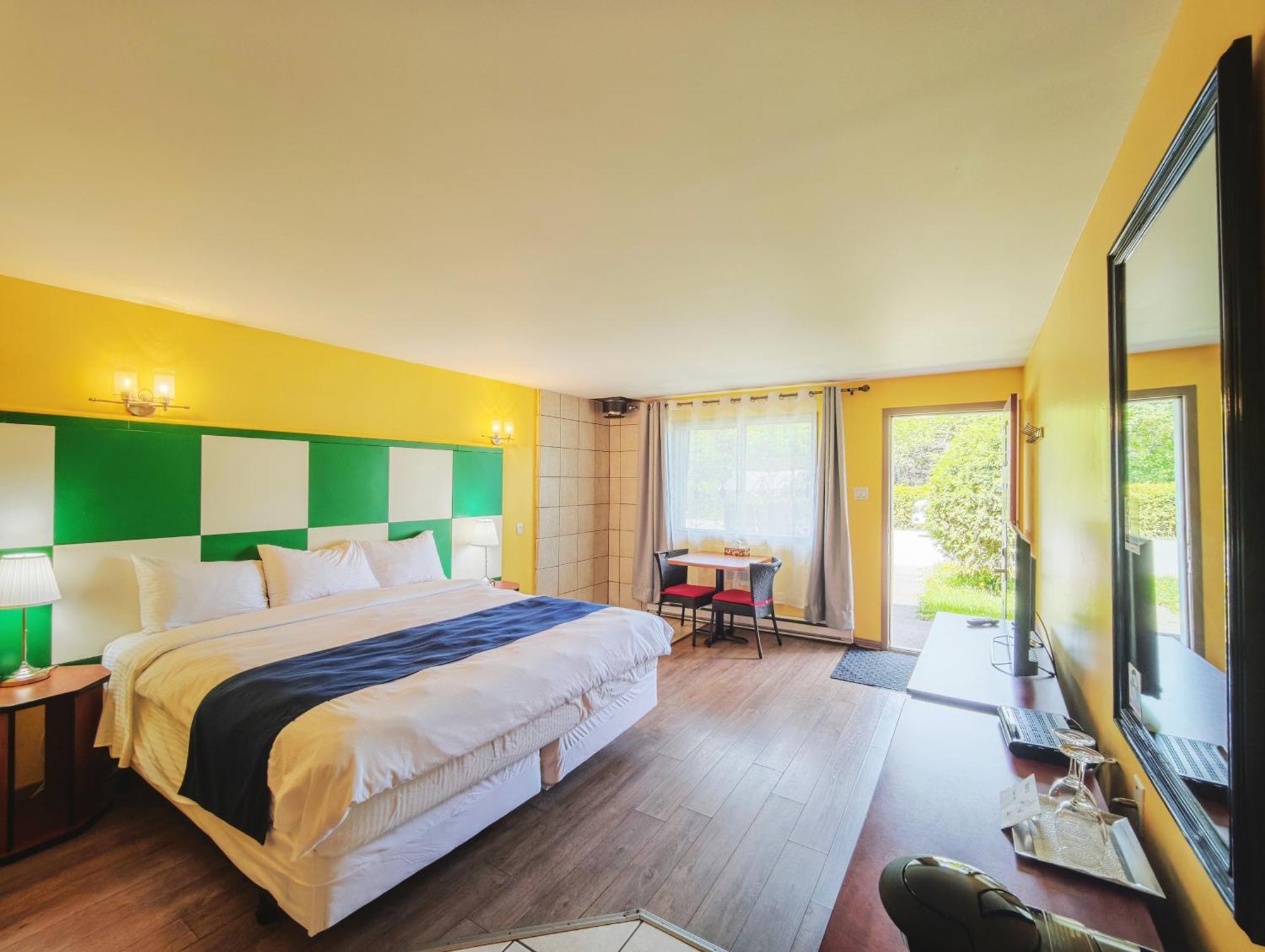 Motel Des Pentes Et Suites Saint-Sauveur-des-Monts Eksteriør bilde