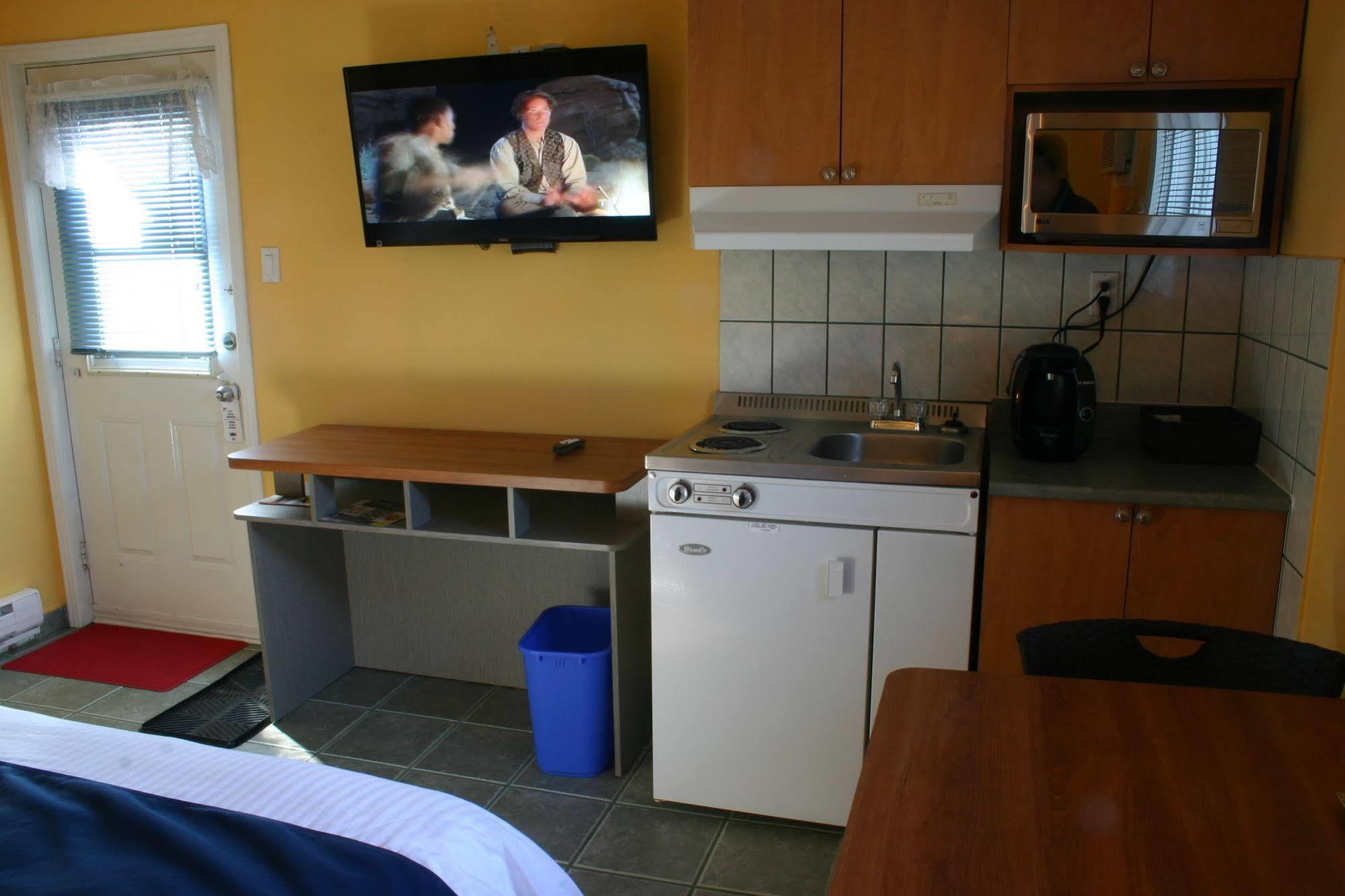 Motel Des Pentes Et Suites Saint-Sauveur-des-Monts Eksteriør bilde